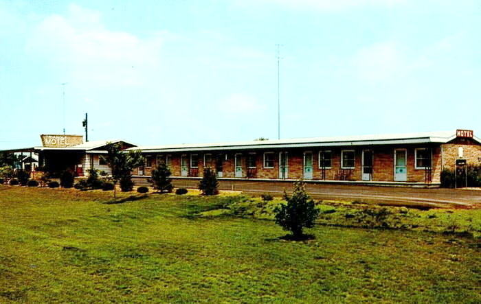 Triangle Motel - Old Postcard